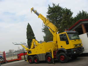 Autocarro Iveco Trakker